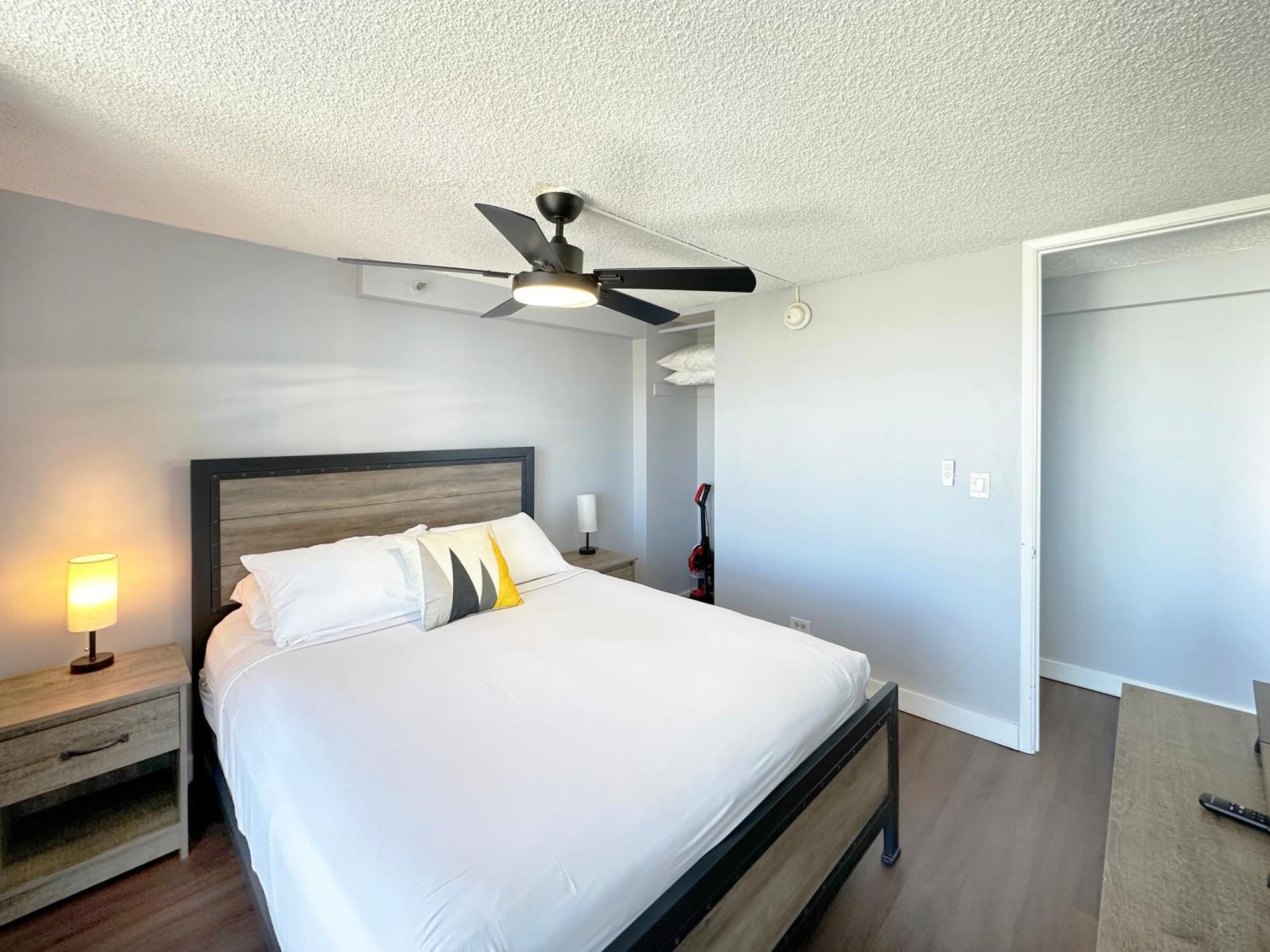 Pacific Monarch 1br With Great Ocean Views And Rooftop Pool! *