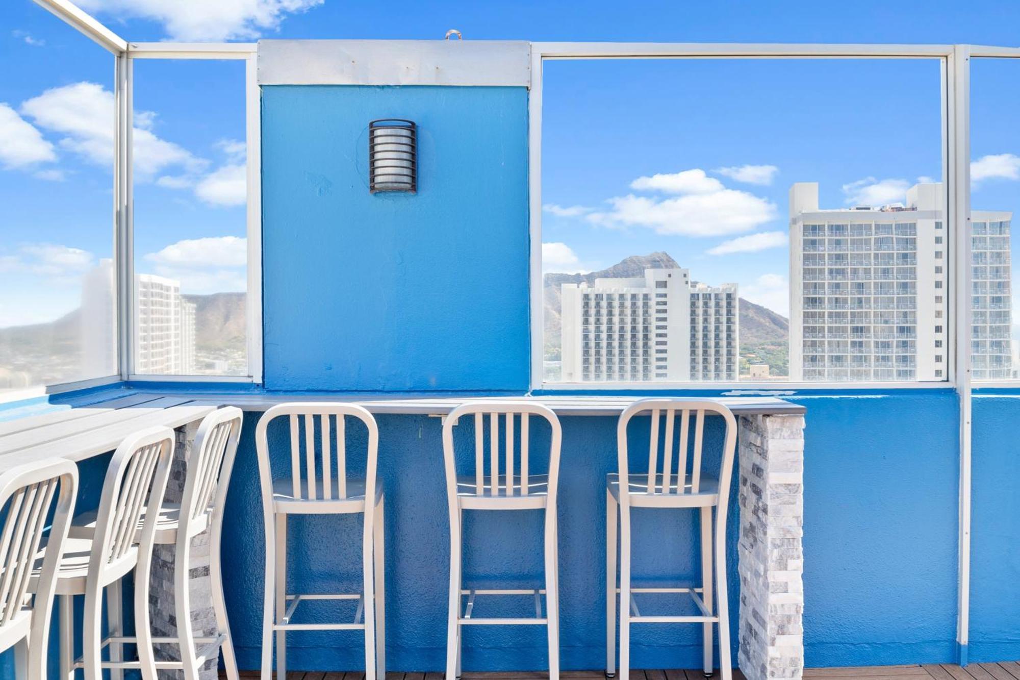 Pacific Monarch 1br With Great Ocean Views And Rooftop Pool! *